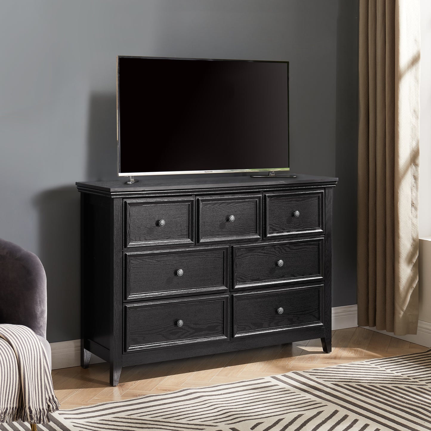 Chic Black 7-Drawer Dresser