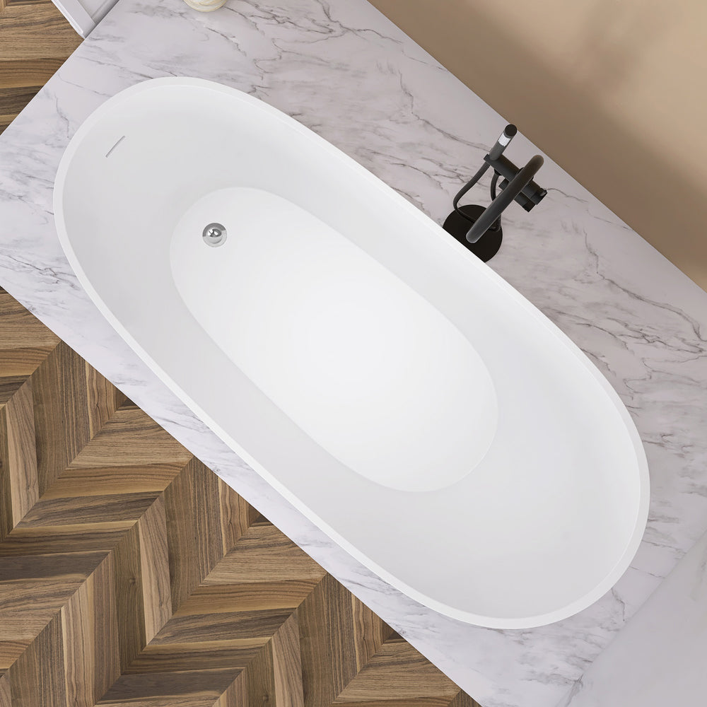 Classic Oval Soaking Tub - Stylish Free-Standing Bath with Chrome Drain