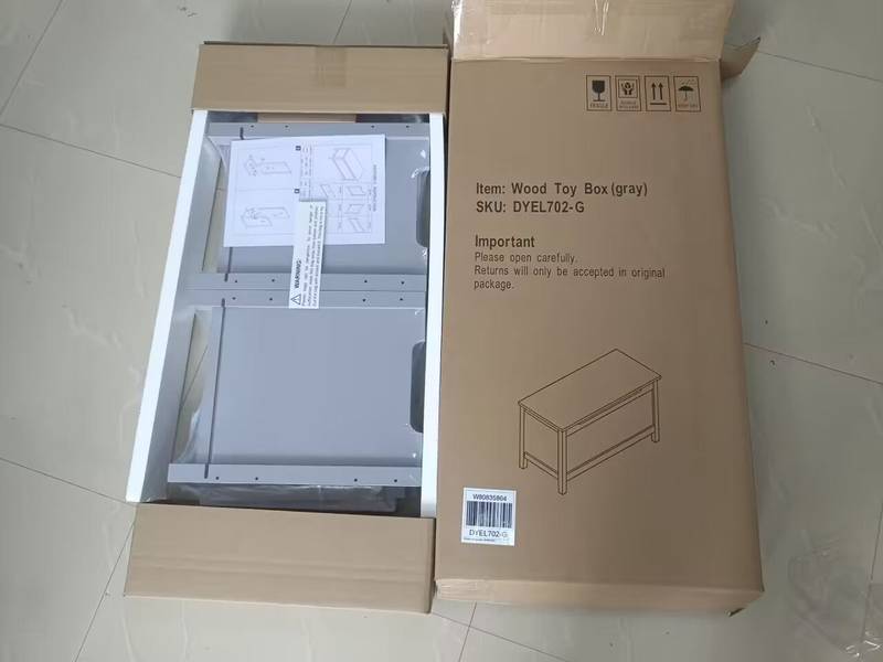 Cozy Kids Wooden Toy Chest with Safety Lid (Gray)