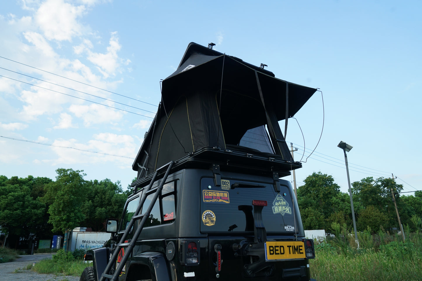 Quick Pop Rooftop Tent: Cozy Adventure for Two to Three!