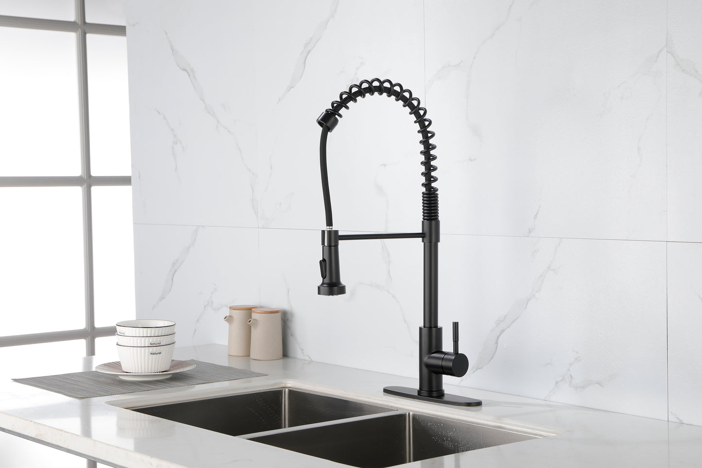 Sleek Matte Black Pull-Out Kitchen Faucet