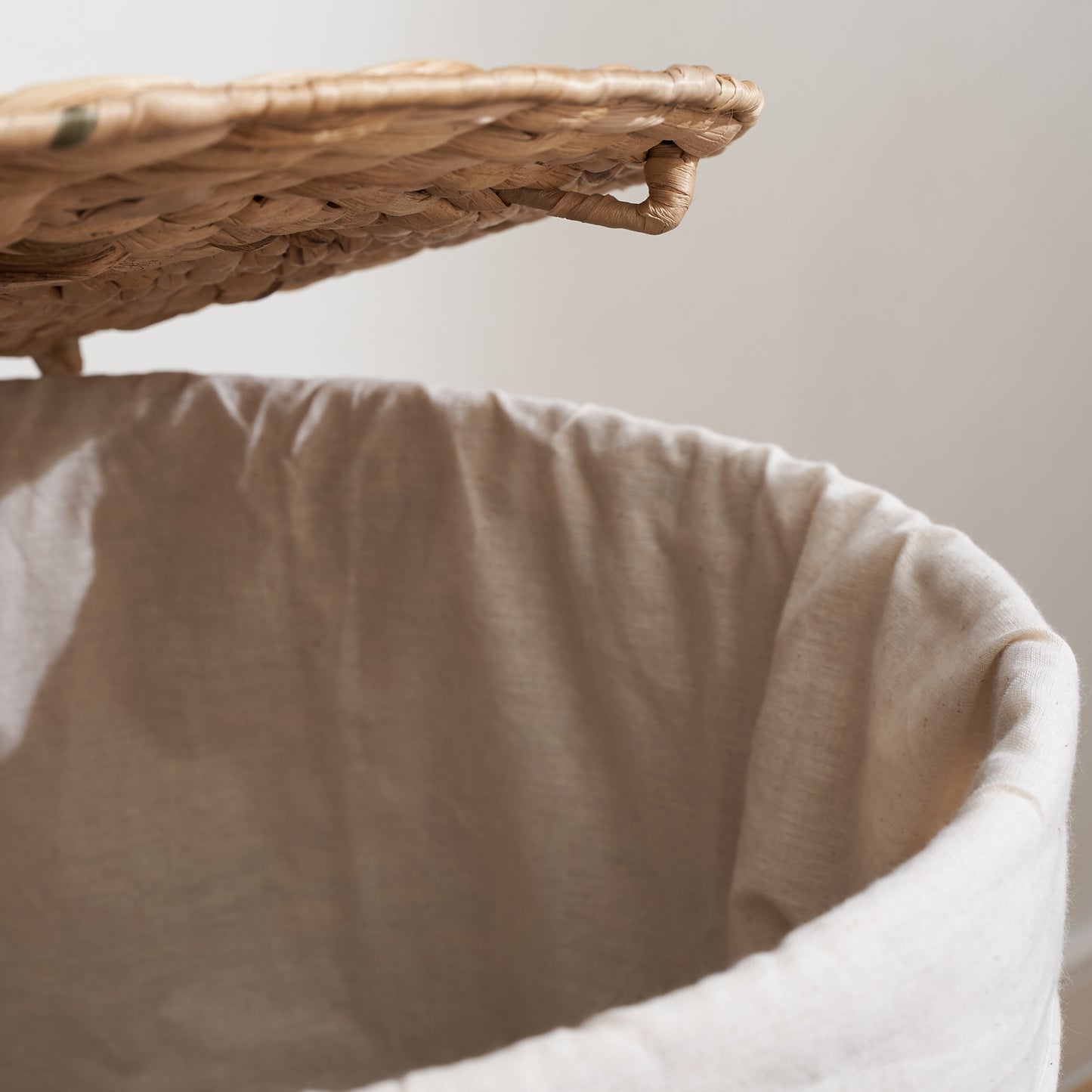 Chic Woven Laundry Basket with Lid