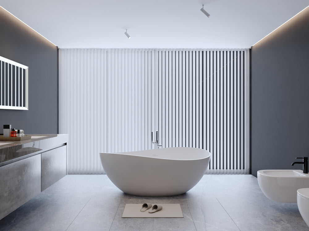 Luxury Soaking Tub in Matte White