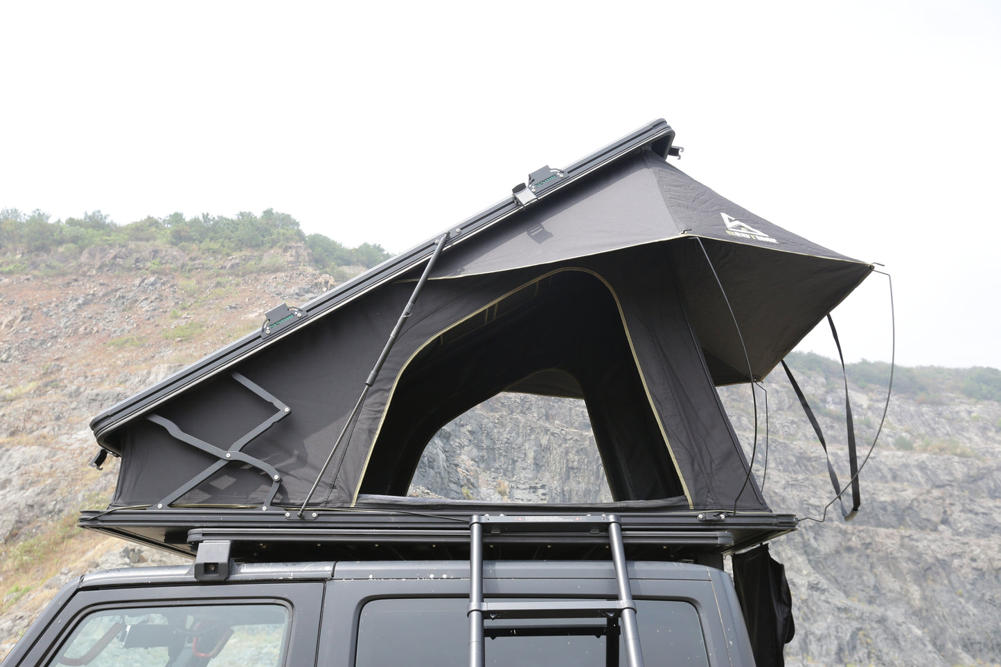 Quick Pop Rooftop Tent: Cozy Adventure for Two to Three!