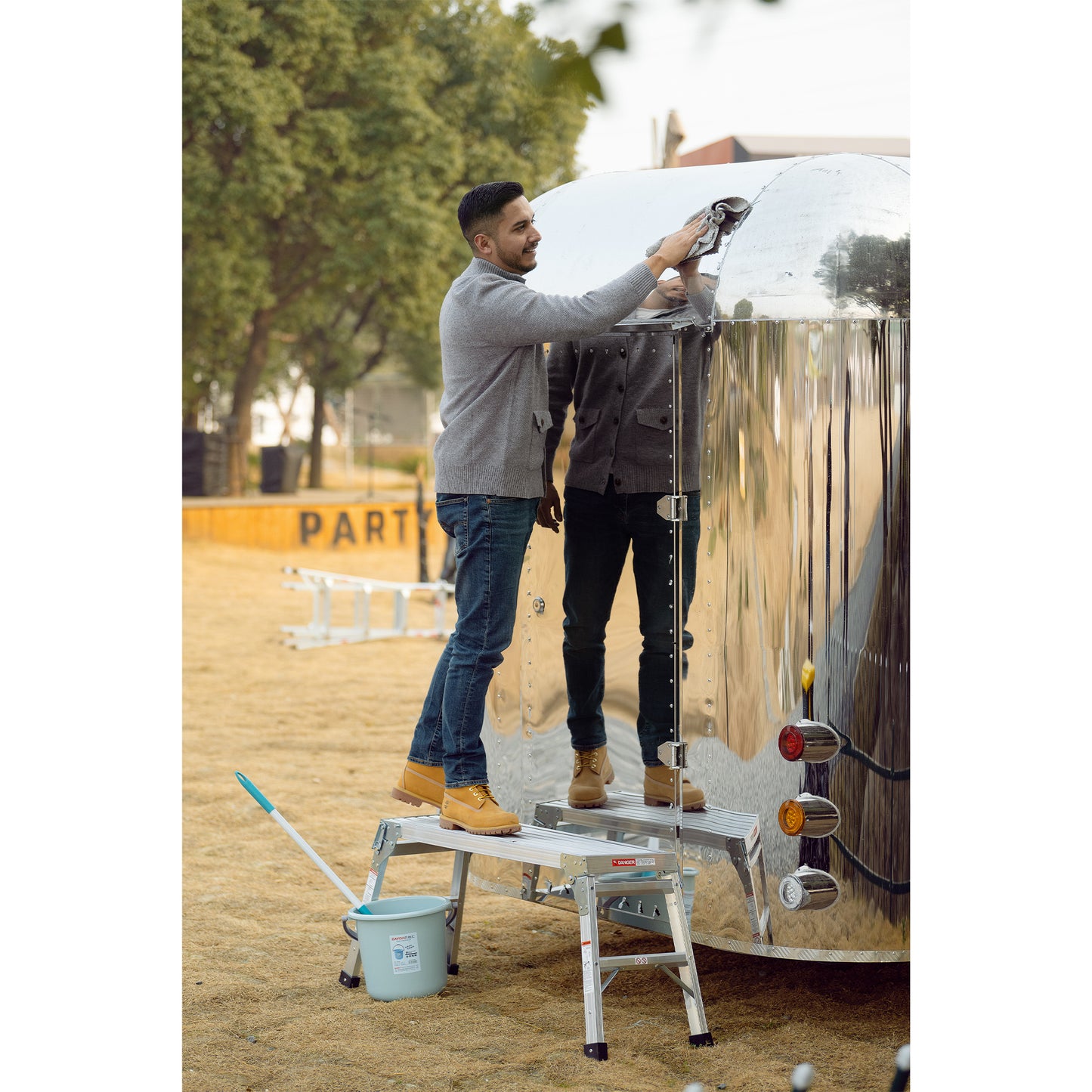 Versatile Folding Aluminum Workbench Ladder