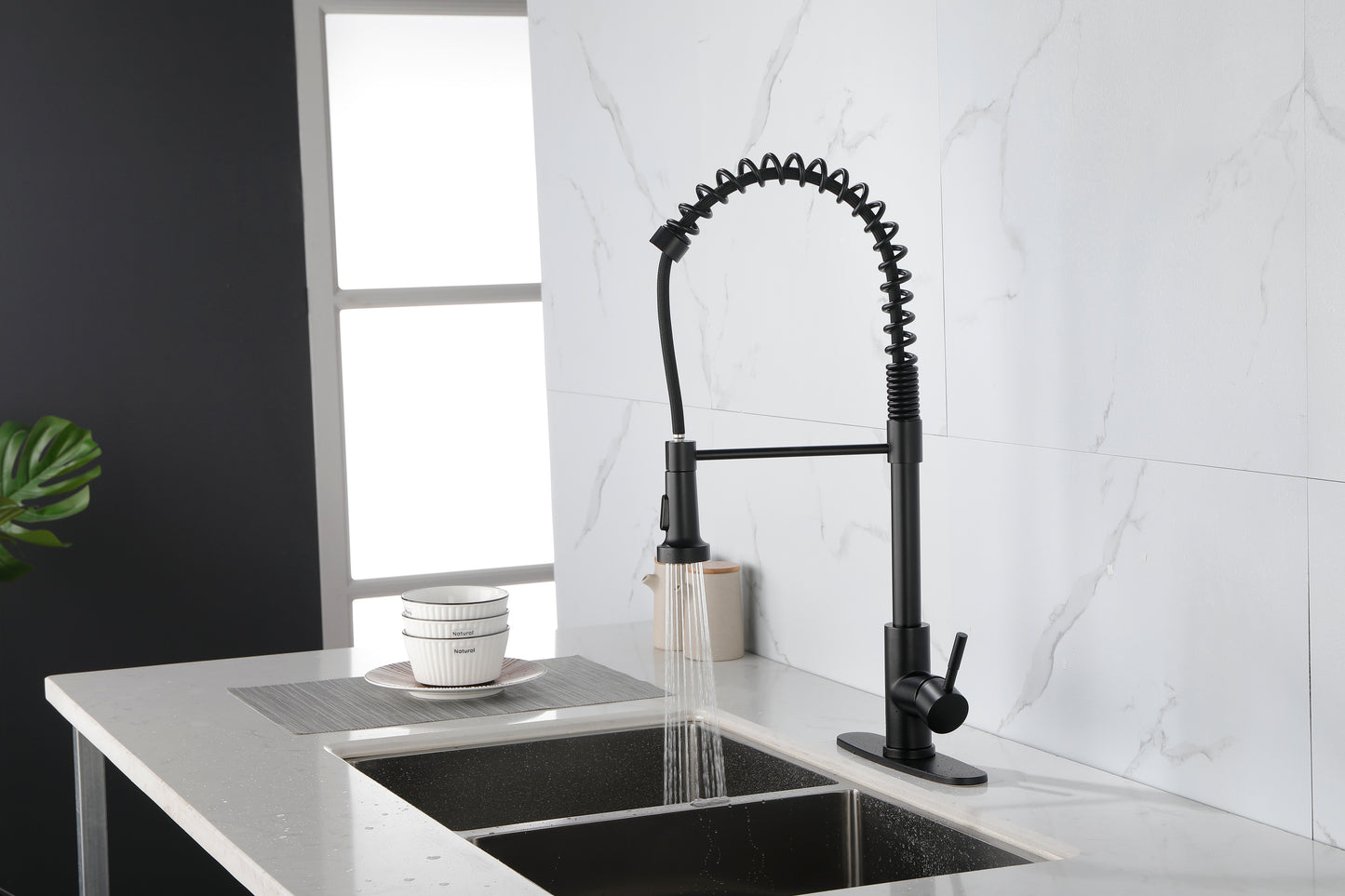 Sleek Matte Black Pull-Out Kitchen Faucet