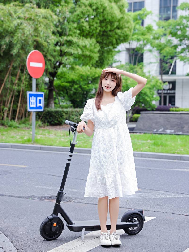 SwiftRide Foldable Electric Scooter - Go Further, Ride Faster!