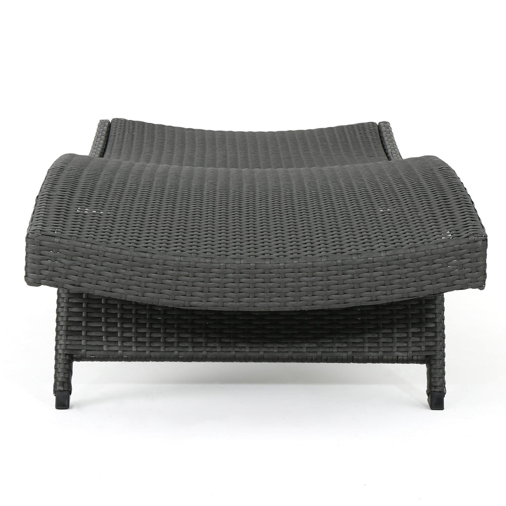 Salem Wicker Chaise Lounge