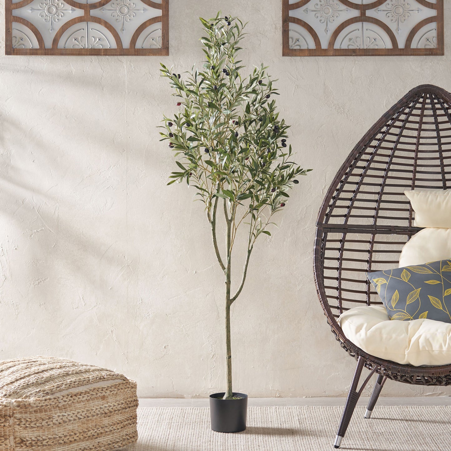 Lifelike Olive Tree Décor