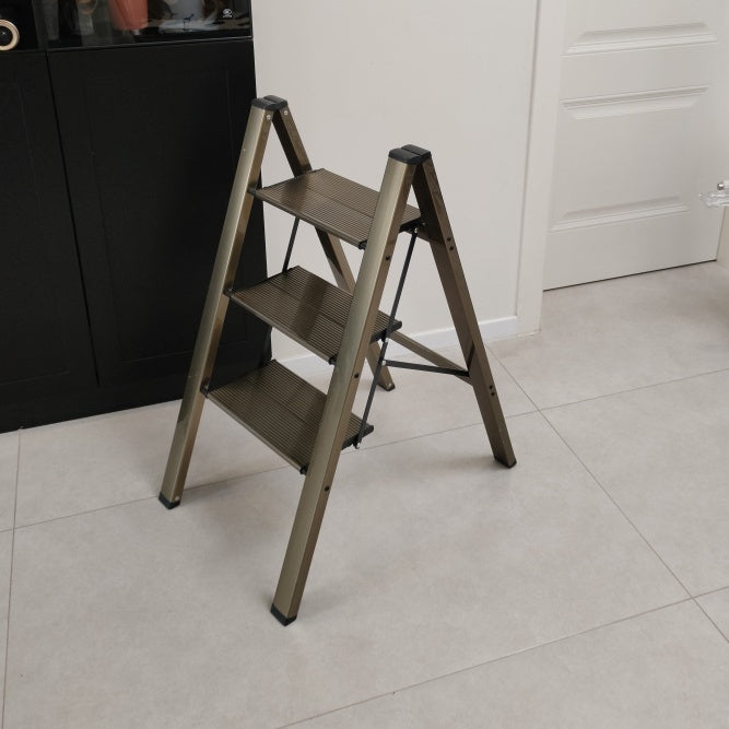 Easy Fold Aluminum Ladder - Versatile & Stable for Home and Office