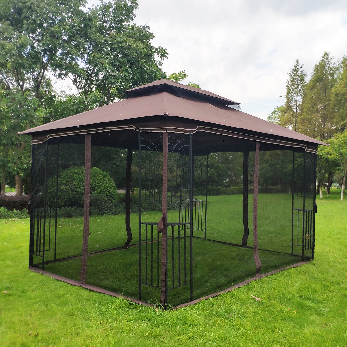 Cozy Garden Gazebo with Ventilated Roof & Mosquito Net