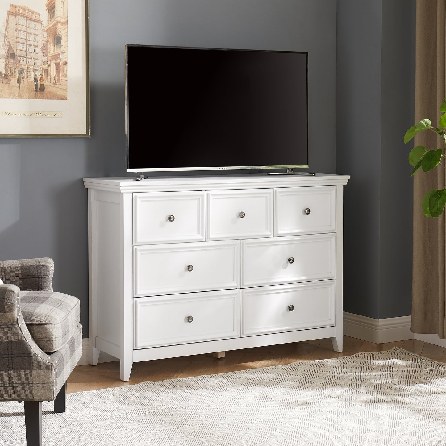 Chic White 7-Drawer Dresser