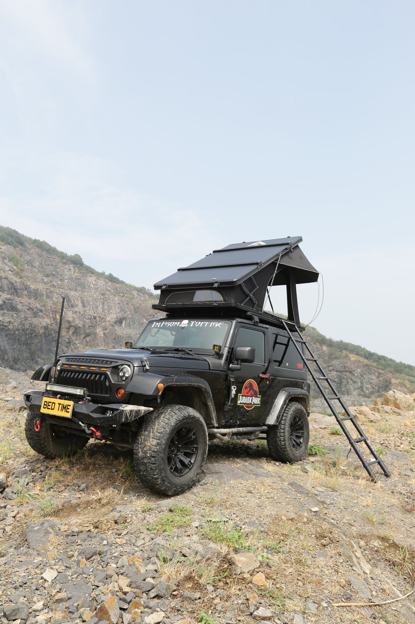 Quick Pop Rooftop Tent: Cozy Adventure for Two to Three!