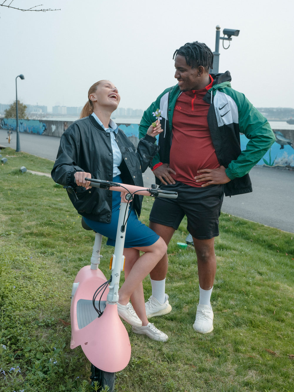 Pink Foldable Electric Scooter – Fun, Fast, and Ready to Ride!